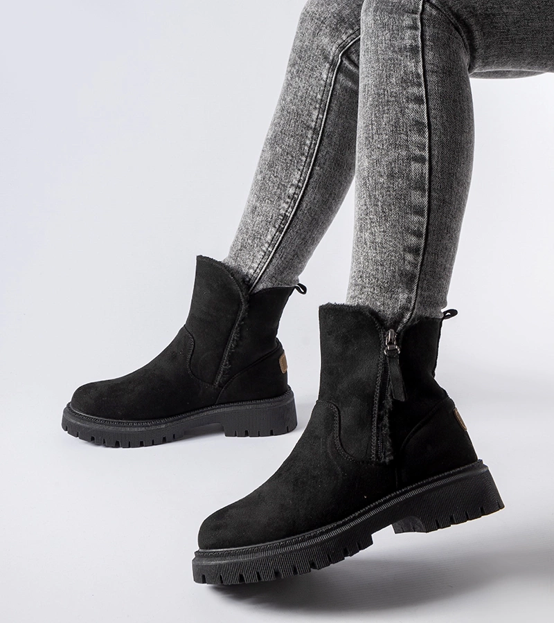 Čierne tepané klasické čižmy Tesoriero