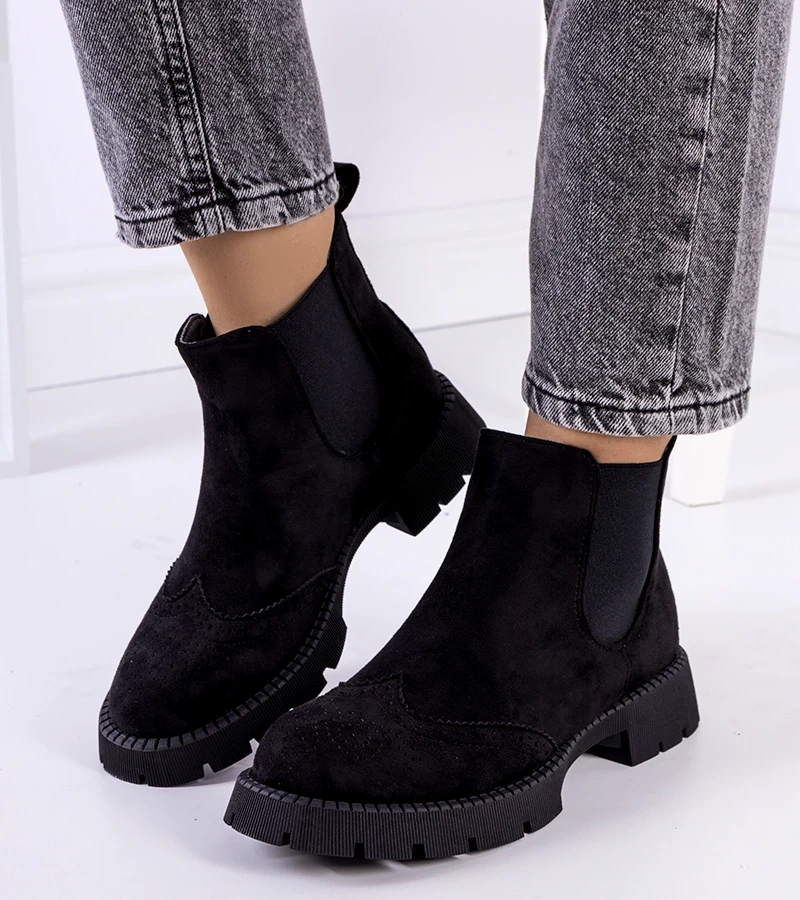 Čierne papuče na pevnej podrážke od spoločnosti Newsome