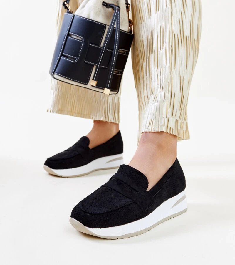 Čierne perforované poltopánky Muna