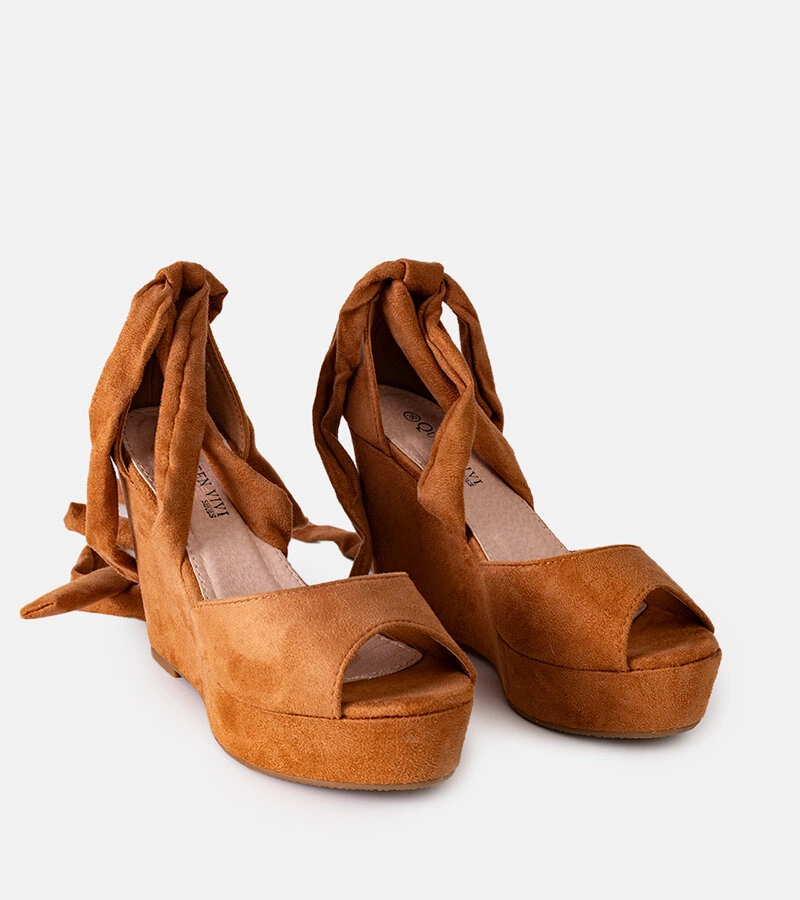 Hnedé platformové sandále viazané Farahina