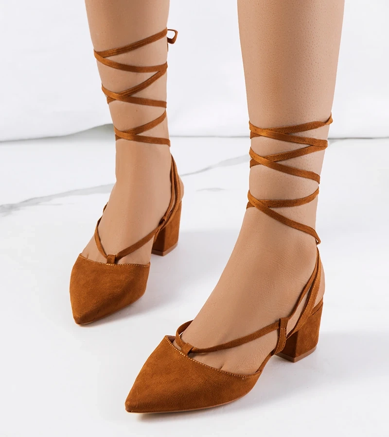 Hnedé šnurovacie lodičky Victoris s ihličkovým podpätkom