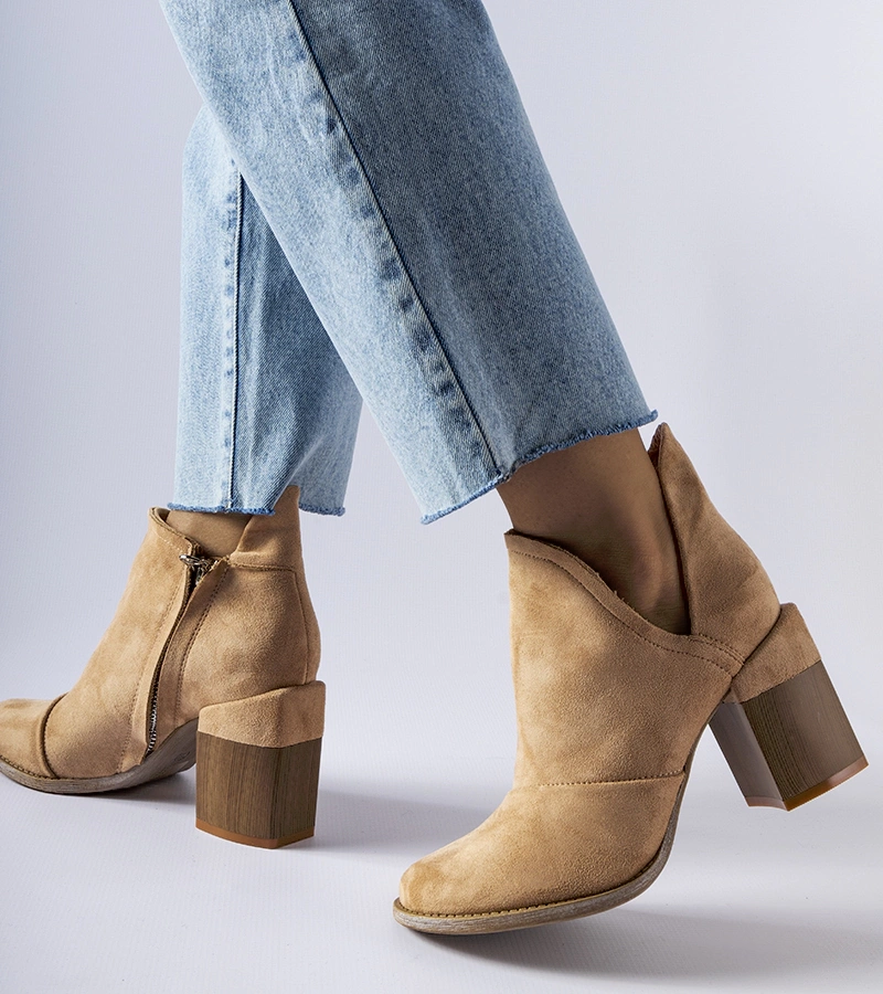 Béžové čižmy s výrezom Marinella