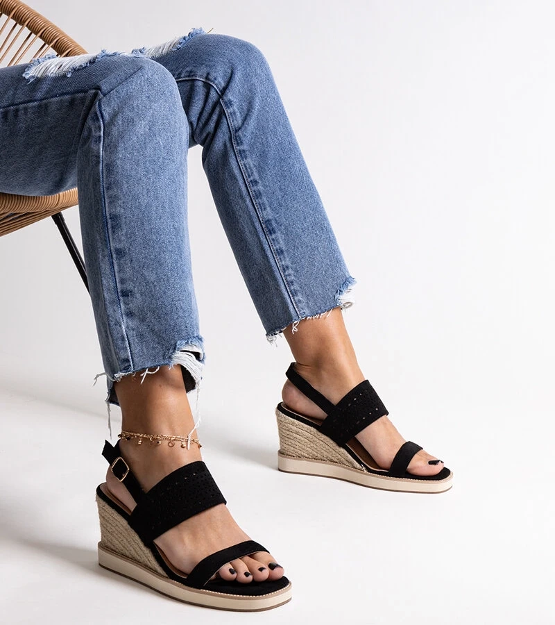 Čierne sandále na platforme Muhja