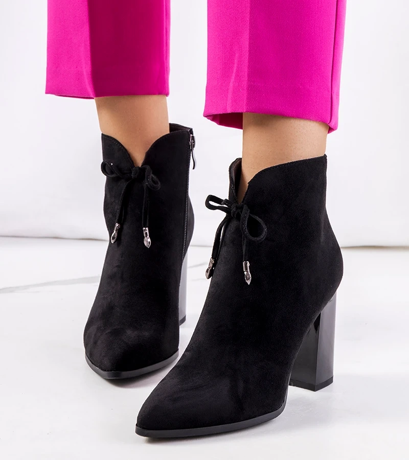 Čierna botki na príspevku Deti