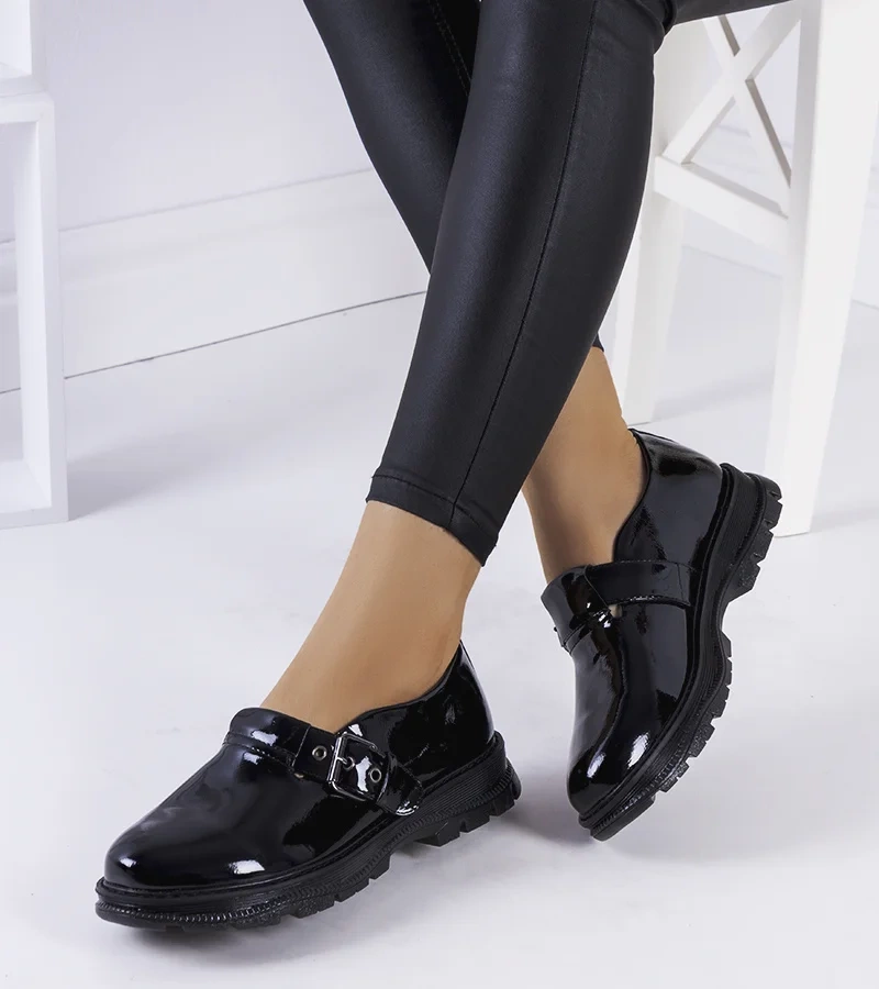 Čierne lakované topánky s prackou Ancel