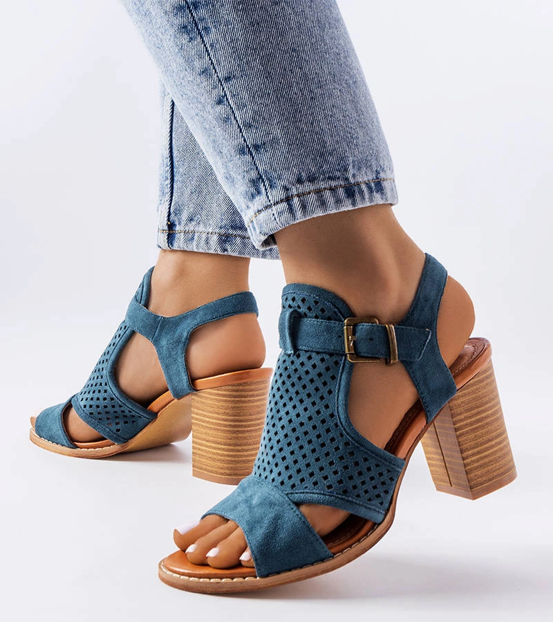 Courtois námornícky modré ažurové sandále