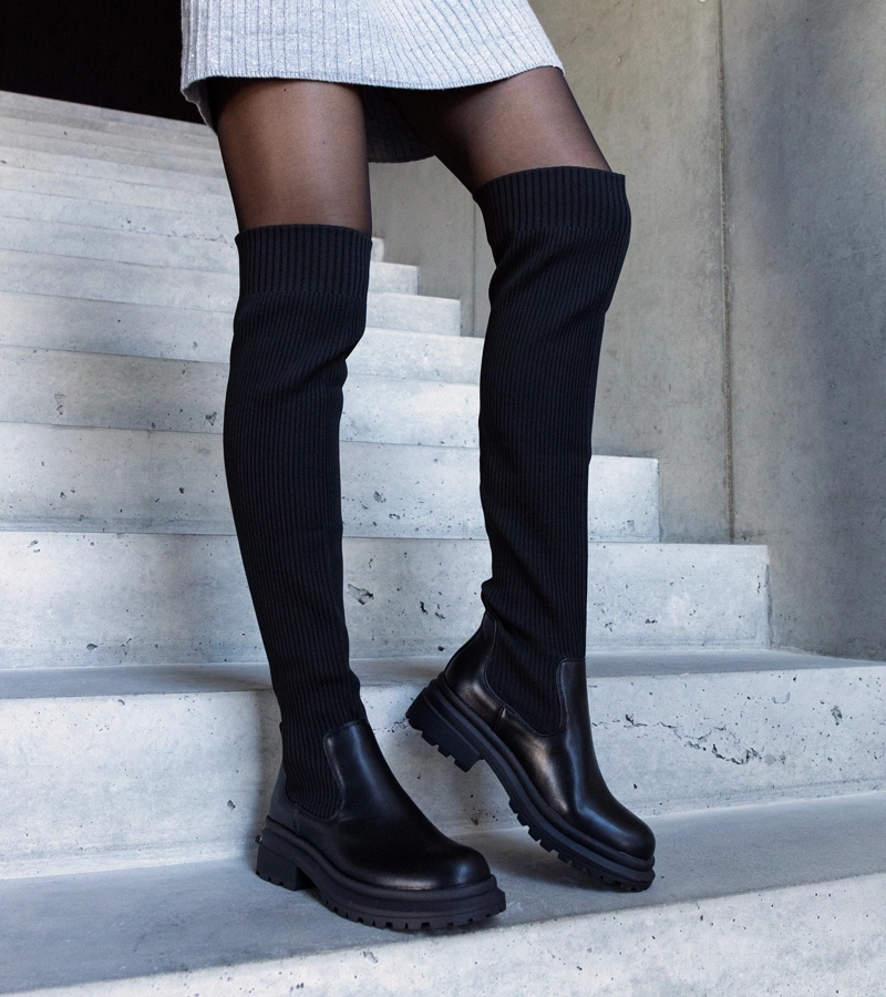 Čierne dlhé čižmy s elastickým zvrškom Daryla.