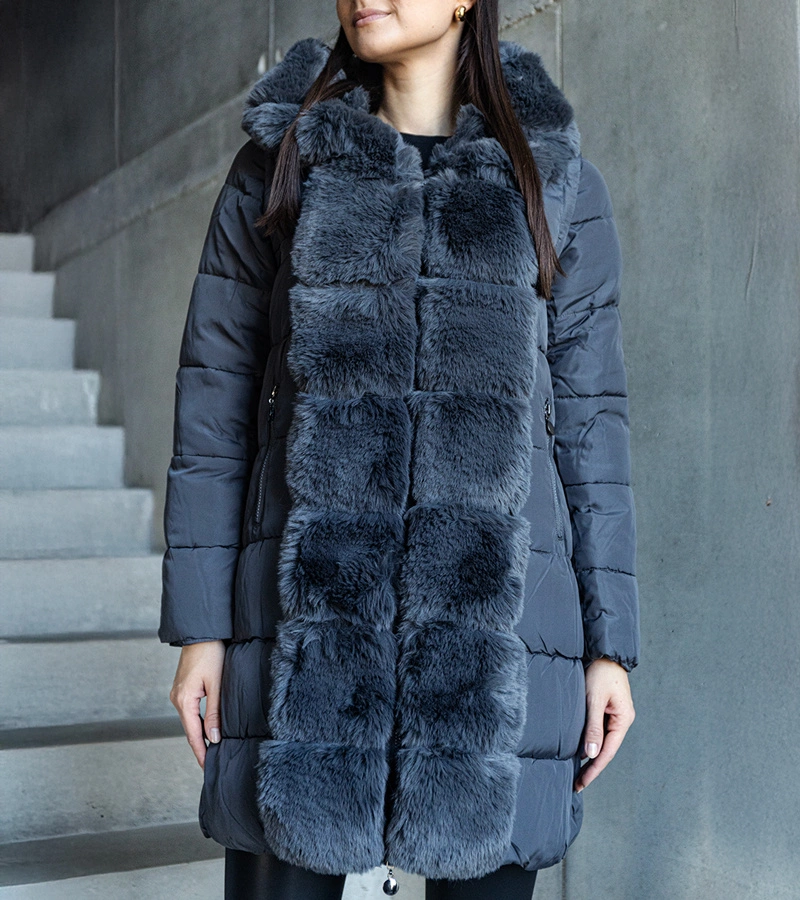 Sivá dlhá prešívaná bunda s odnímateľnými rukávmi zdobená kožušinou Louis.