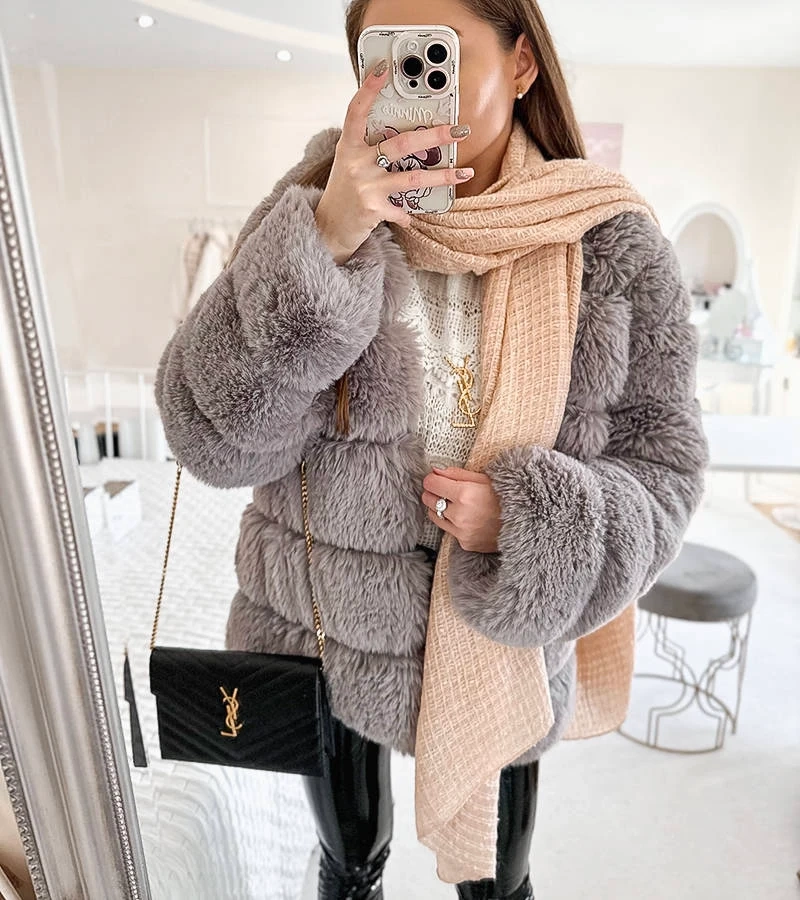 Šedý bodkovaný šál Khalil