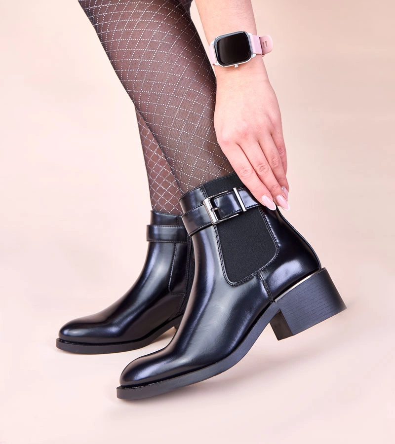 Čierne klasické členkové topánky s lakovanou pätou Dalila