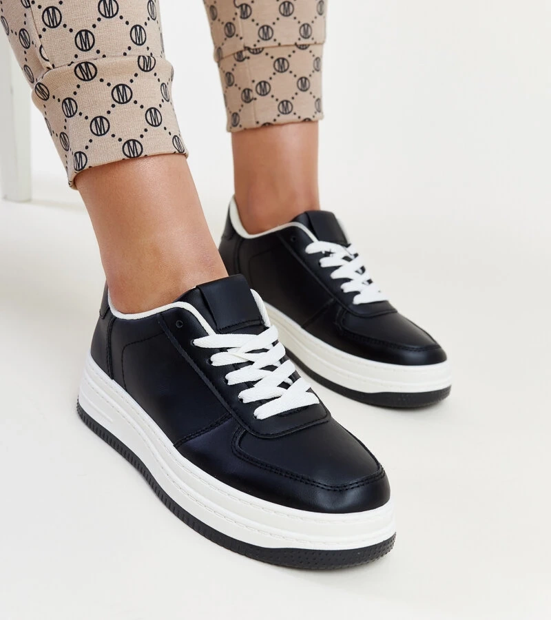 Čierne tenisky na platforme Cvita