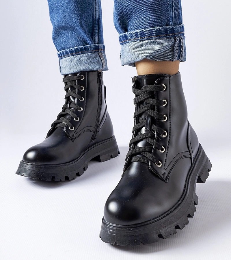 Čierne trapézy na členky Myers