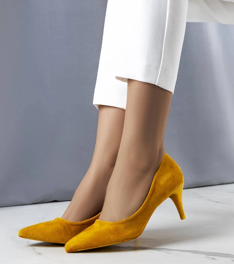 Coursi žlté lodičky na podpätku