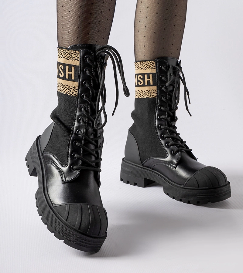 Čierne ponožkové topánky s hnedým nápisom Daria