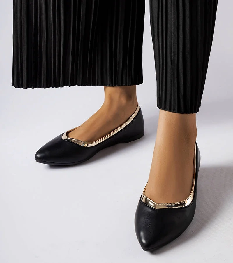 Čierne balerínky so špicatým nosom od Vittorio