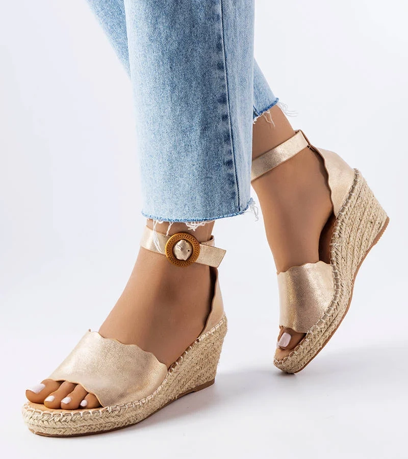 Zlaté espadrilky Turcotte na podpätkoch