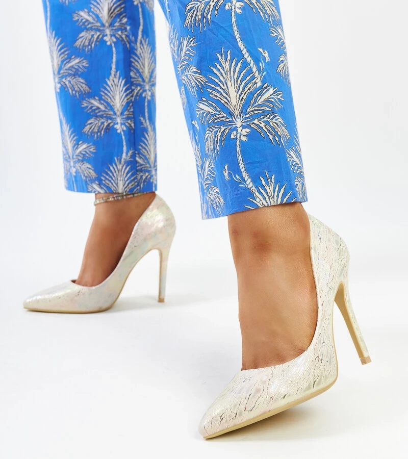 Zlaté metalické štítky s koženou vložkou Serranillos