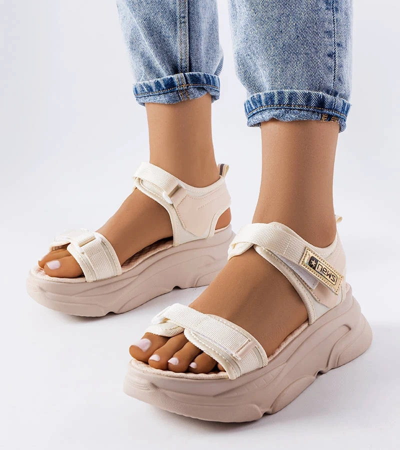 Béžové športové sandále na platforme Tampa