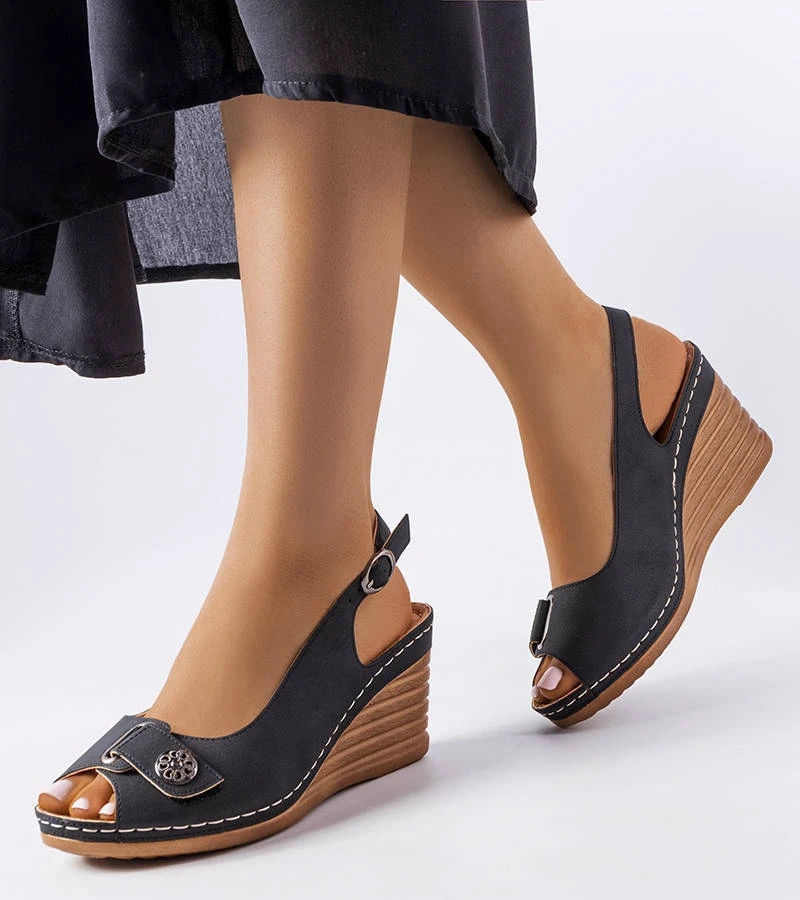 Čierne sandále na platforme Sheridan