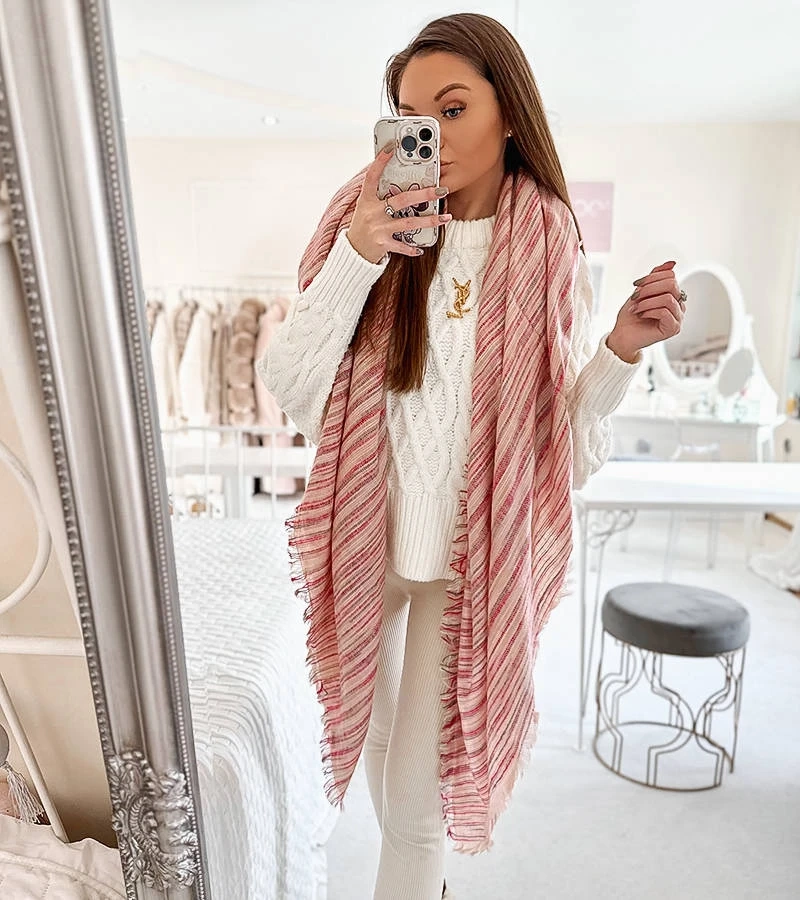 Ružový šál Nyomi