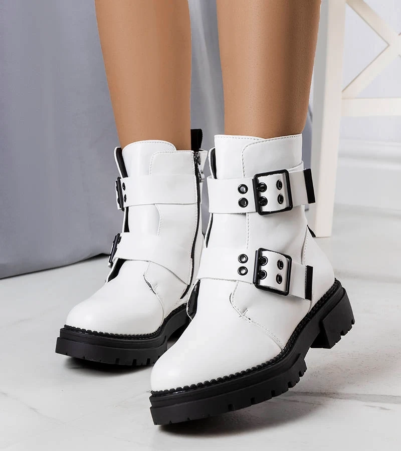 Biela izolovaná botki Cantin