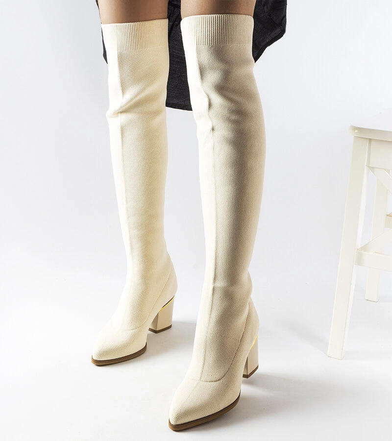 Béžové čižmy s elastickým zvrškom od Klarje