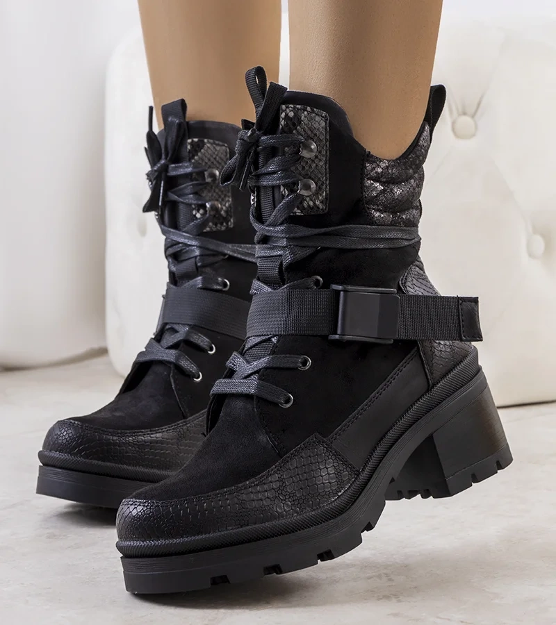 Čierne traperské topánky Pilastri na podpätku