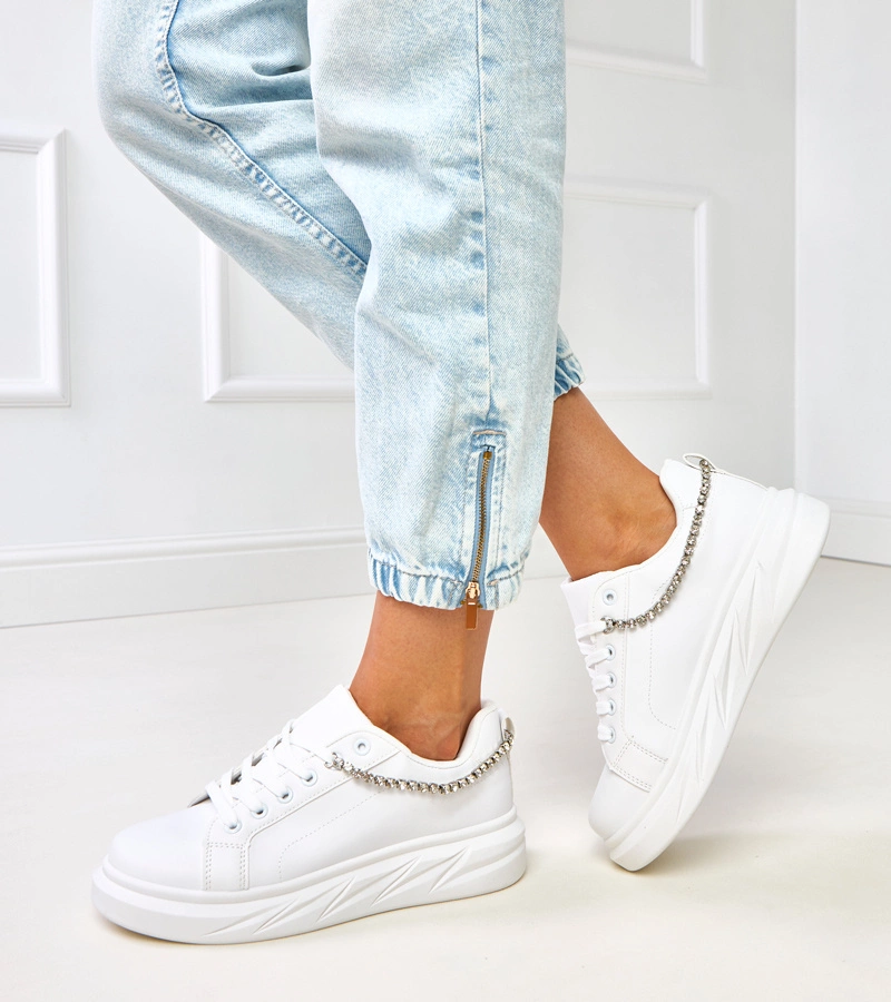 Biele tenisky na platforme s ozdobnou retiazkou Tina