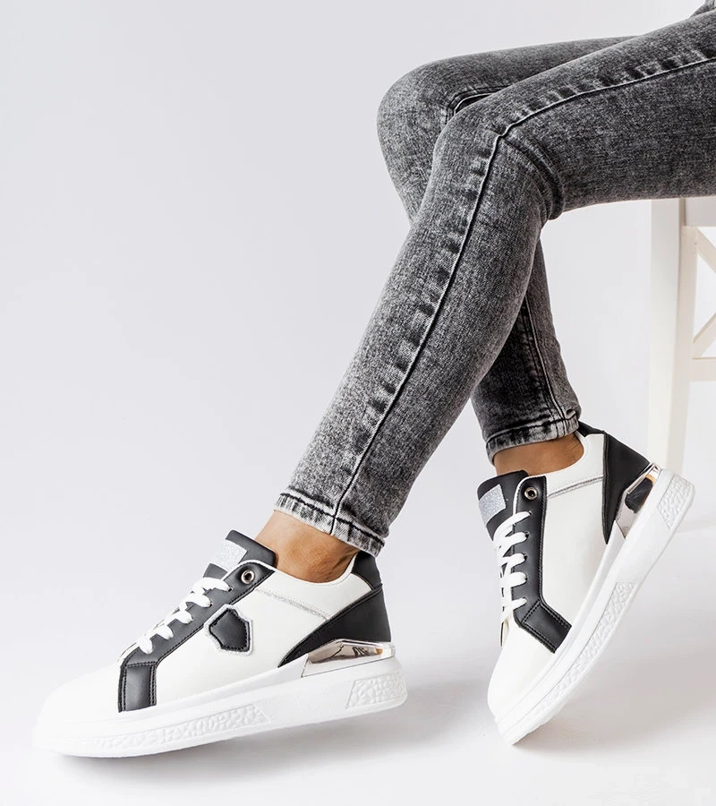 Čiernobiele tenisky so striebornými akcentmi Via