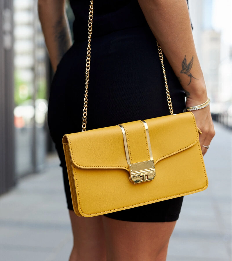 Žltá kabelka na plece s reťazou Elmia
