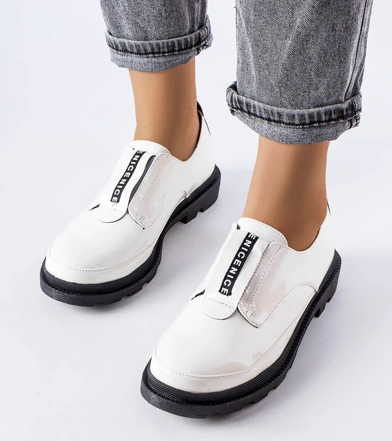 Biele lakované poltopánky Legget