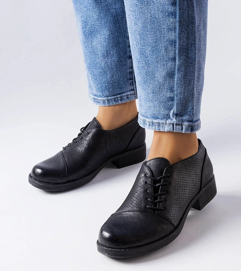 Čierne poltopánky s perforovaným zvrškom Hassen