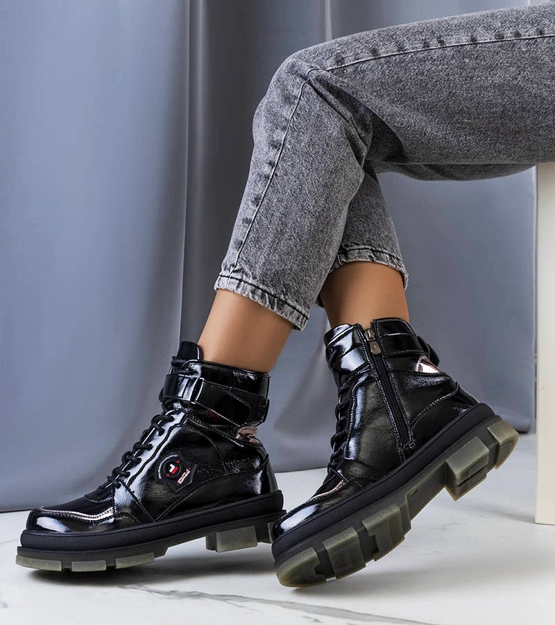 Čierna botki lakovaná Salent