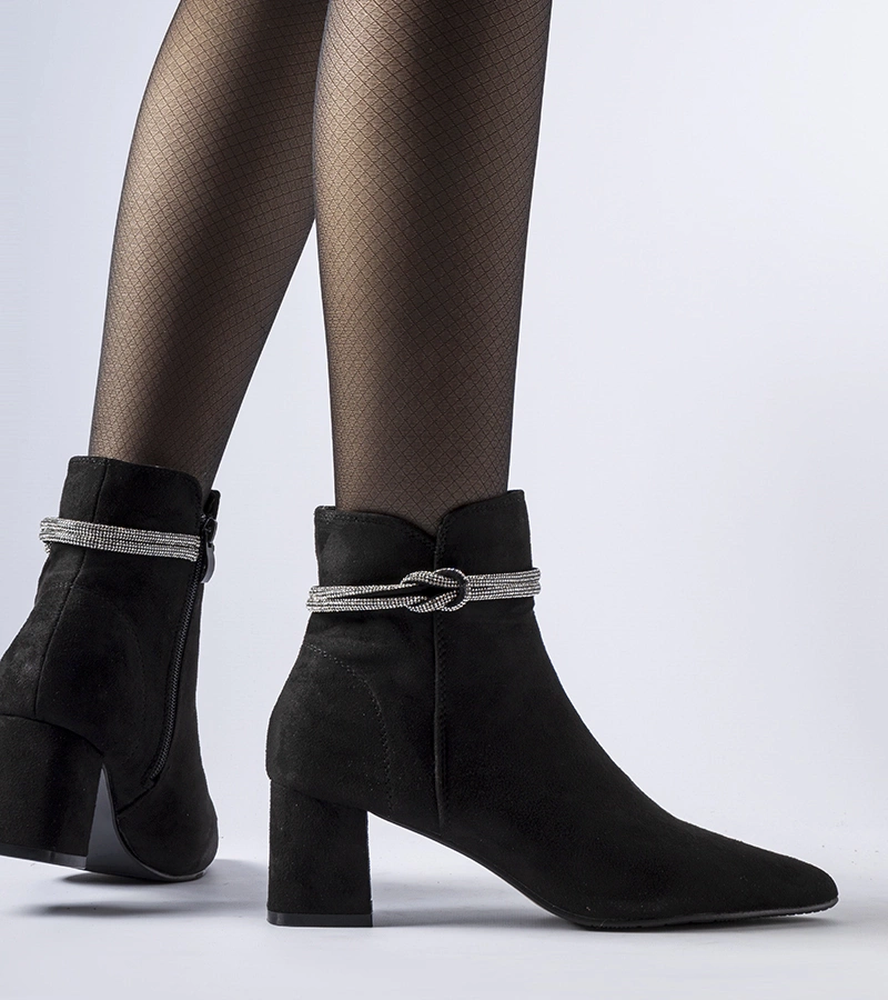 Čierne zateplené členkové čižmy na podpätku Alba