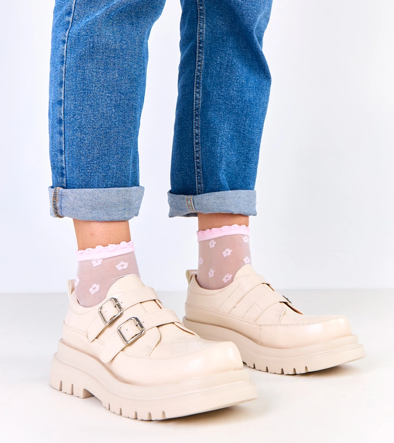 Béžové poltopánky na masívnej podrážke zdobené prackami Juke