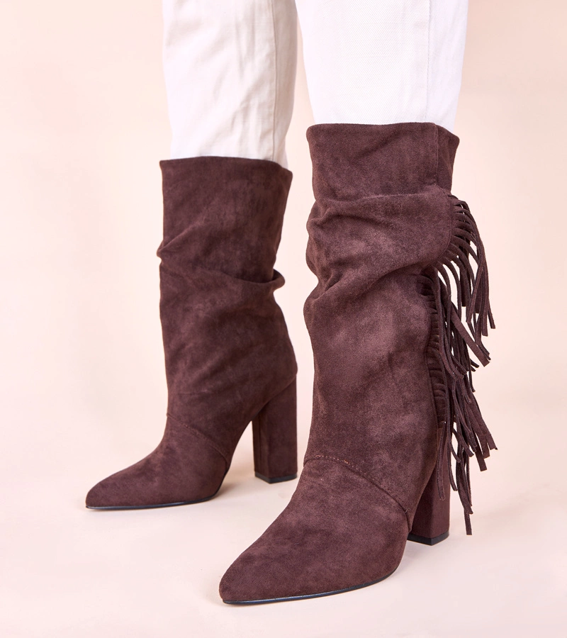 Hnedé čižmy na podpätku s strapcami Briena