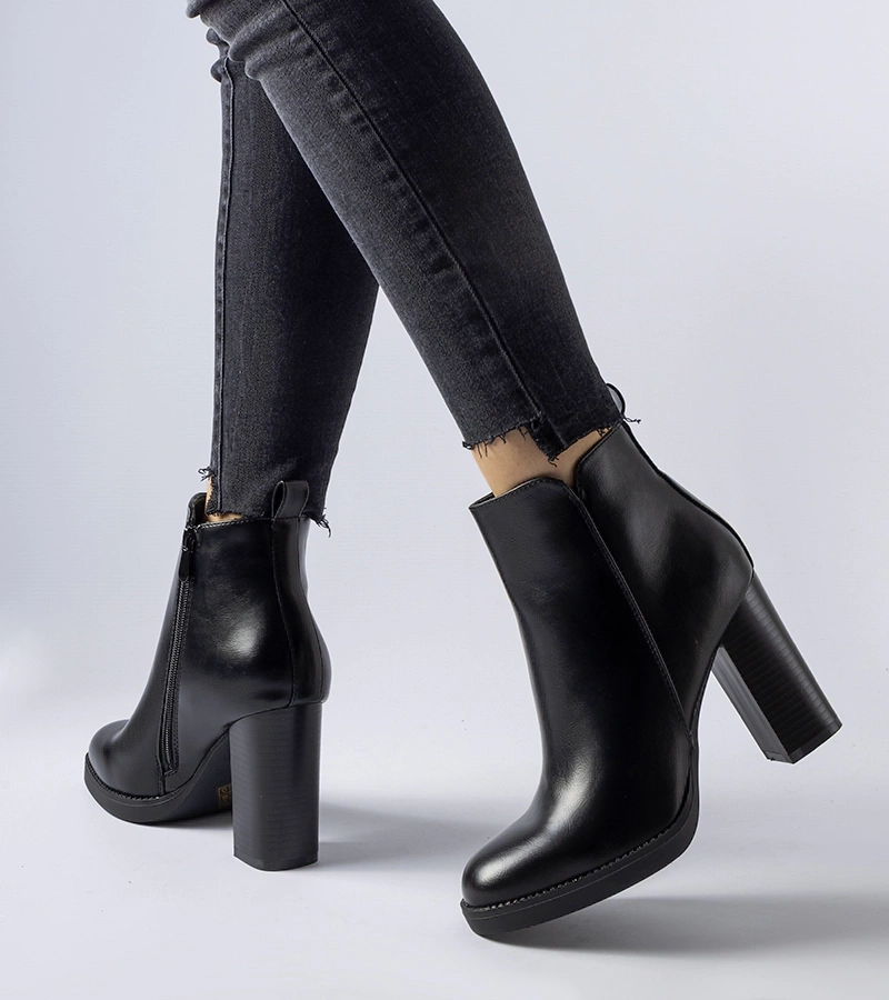 Čierne zateplené čižmy na opätku Sambruson