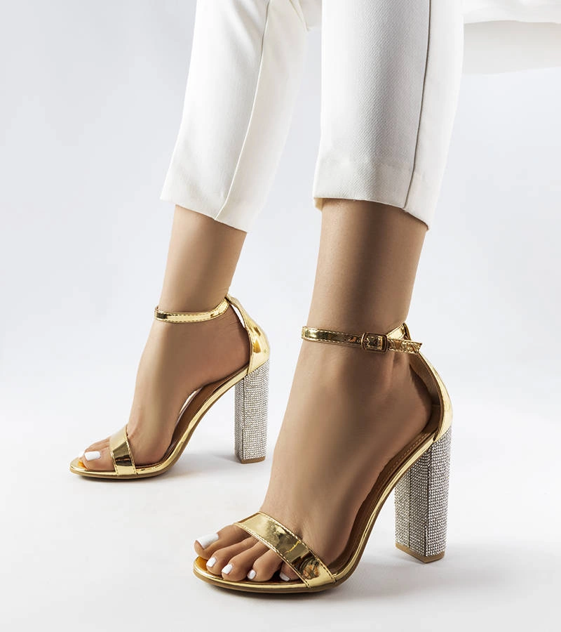 Zlaté sandále s ozdobným stĺpikom Rette