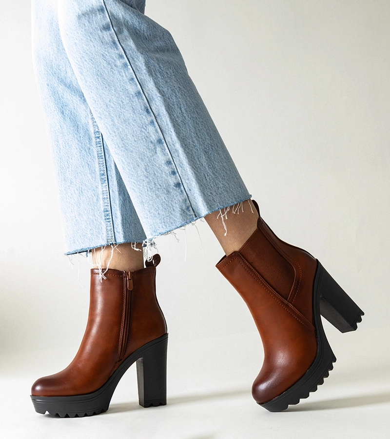 Hnedé čižmy na vysokom podpätku Maladi