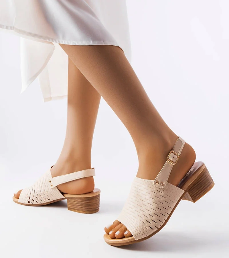 Béžové sandále Desert s nízkym podpätkom