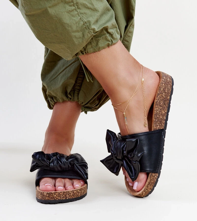 Čierne šľapky na korkovej podrážke s mašľou Petresa