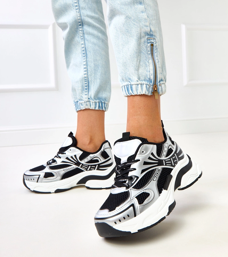 Čierne športové tenisky na masívnej podrážke Tims