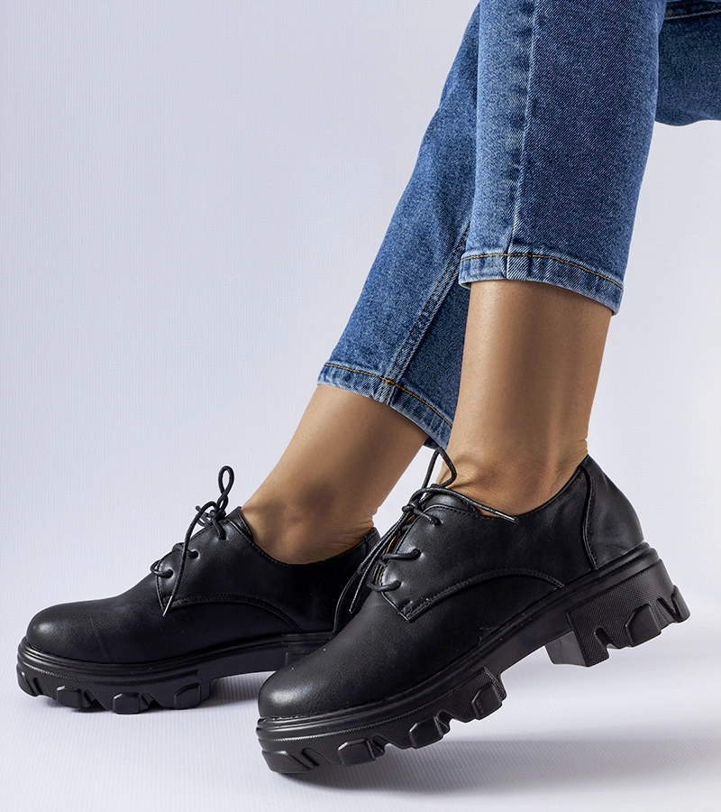 Čierne lakované poltopánky Kelly