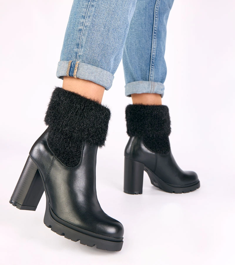 Čierne členkové čižmy na opätku s ozdobným zvrškom Randy