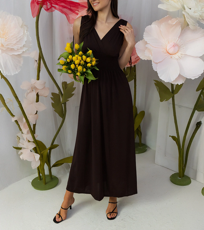 Hnedé maxi šaty so záhybmi Petrona