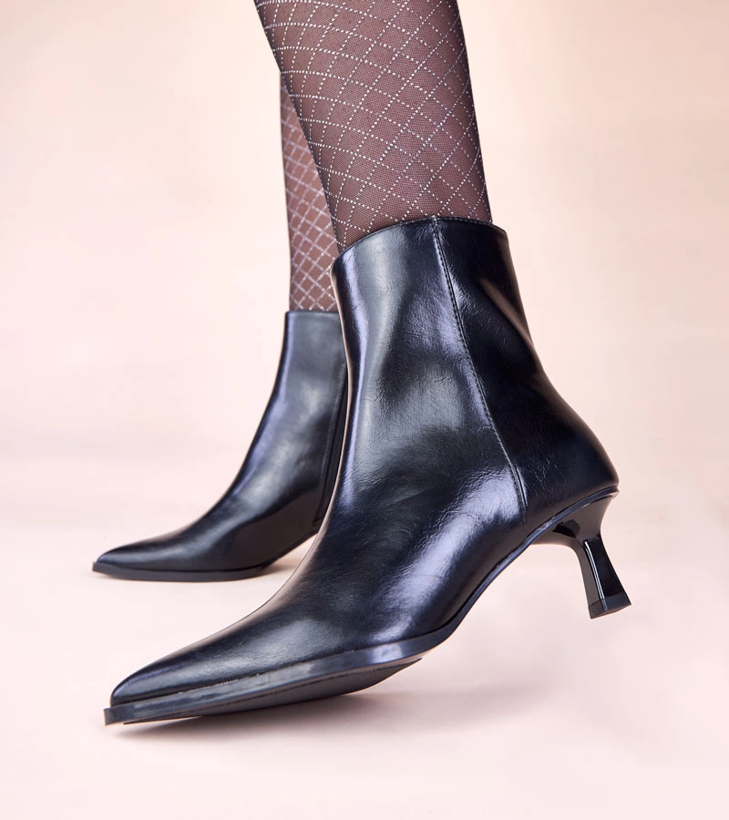 Čierne členkové topánky na ihličkovom podpätku typu kačička Mordi