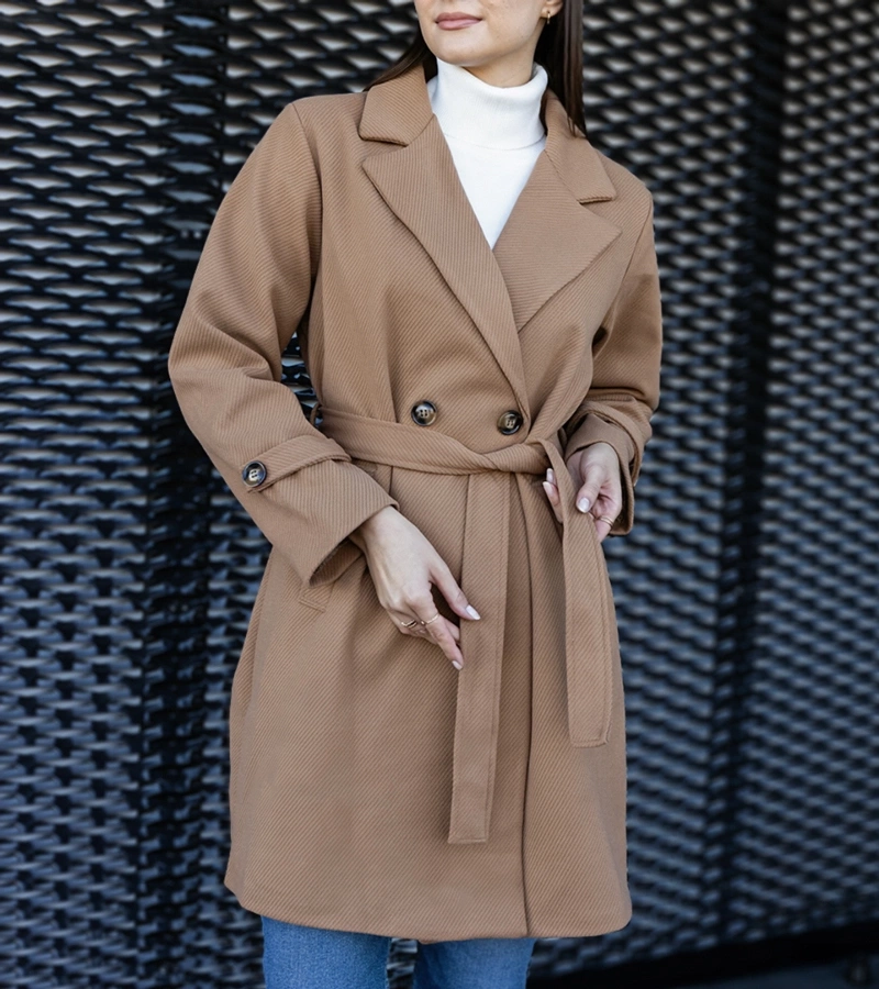 Elegantný hnedý oversize kabát s viazaním Bahera.