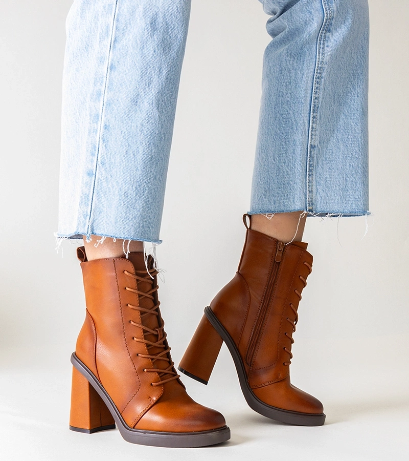 Hnedé čižmy na podpätku z eko kože Gergesa