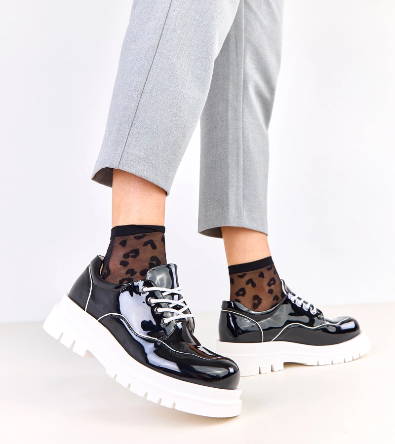 Čierne poltopánky na masívnej podrážke Cheshire