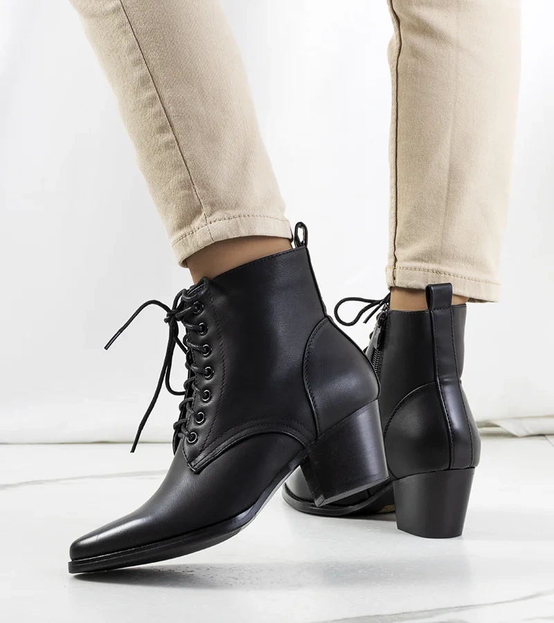 Čierna botki Seameet